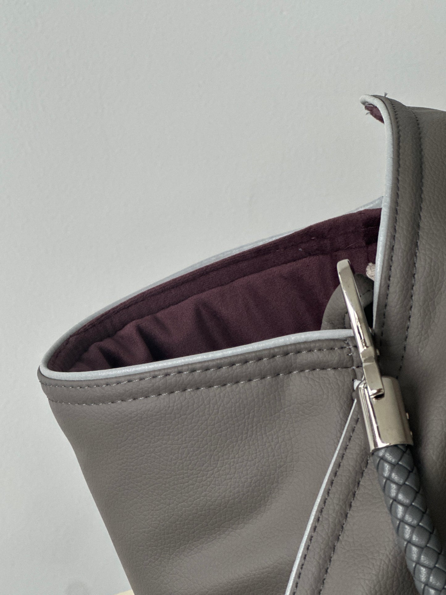 Weekender — Dark Taupe / Blackberry