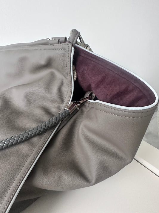 Weekender — Dark Taupe / Blackberry